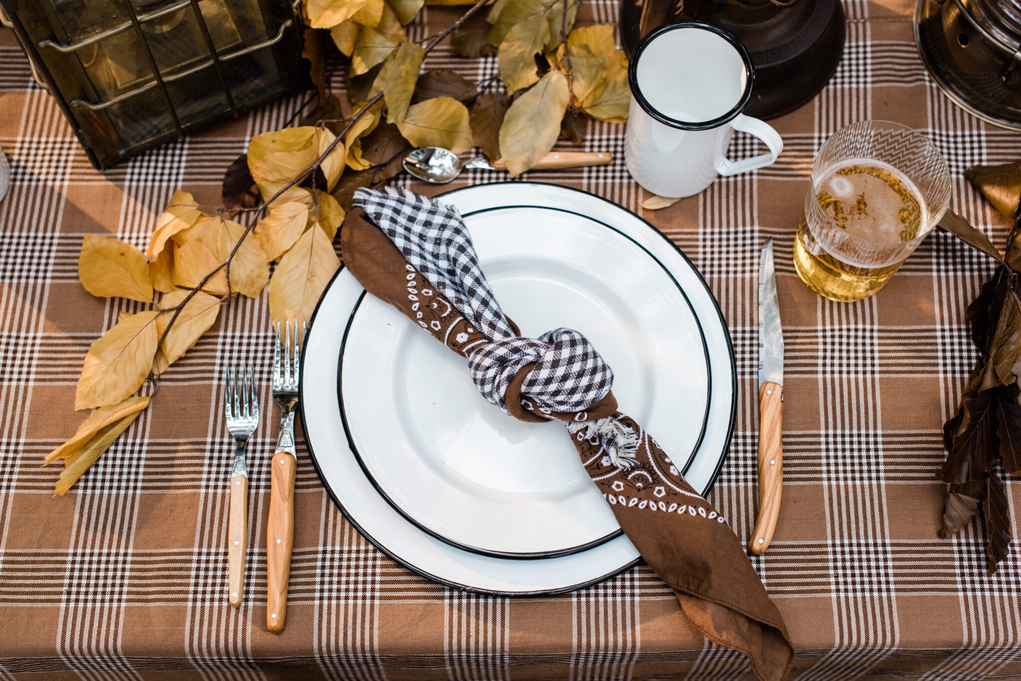 rustic Thanksgiving table decor in earth tones and plaid