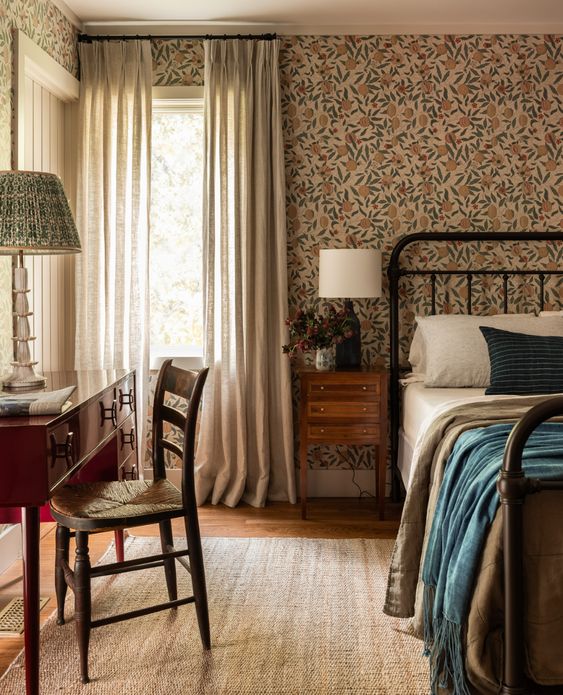 designer bed idea with wallpaper bedroom