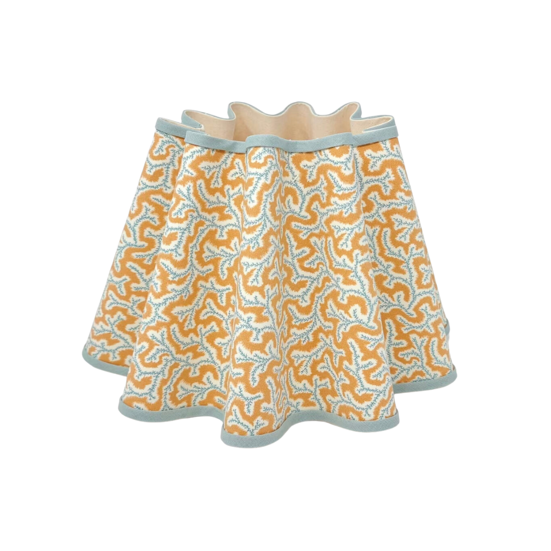 Patterned wavy lampshade