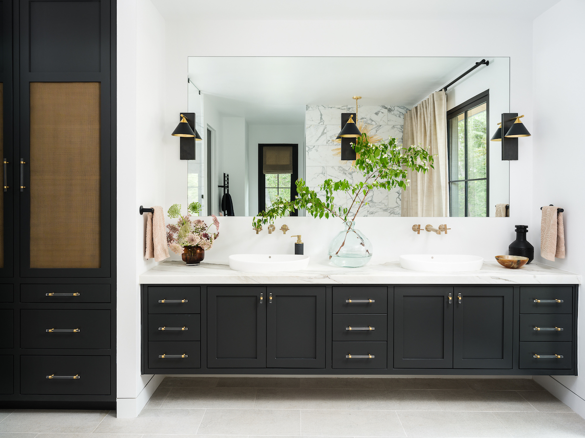 Modern moody bathroom design with black cabinets and white marble