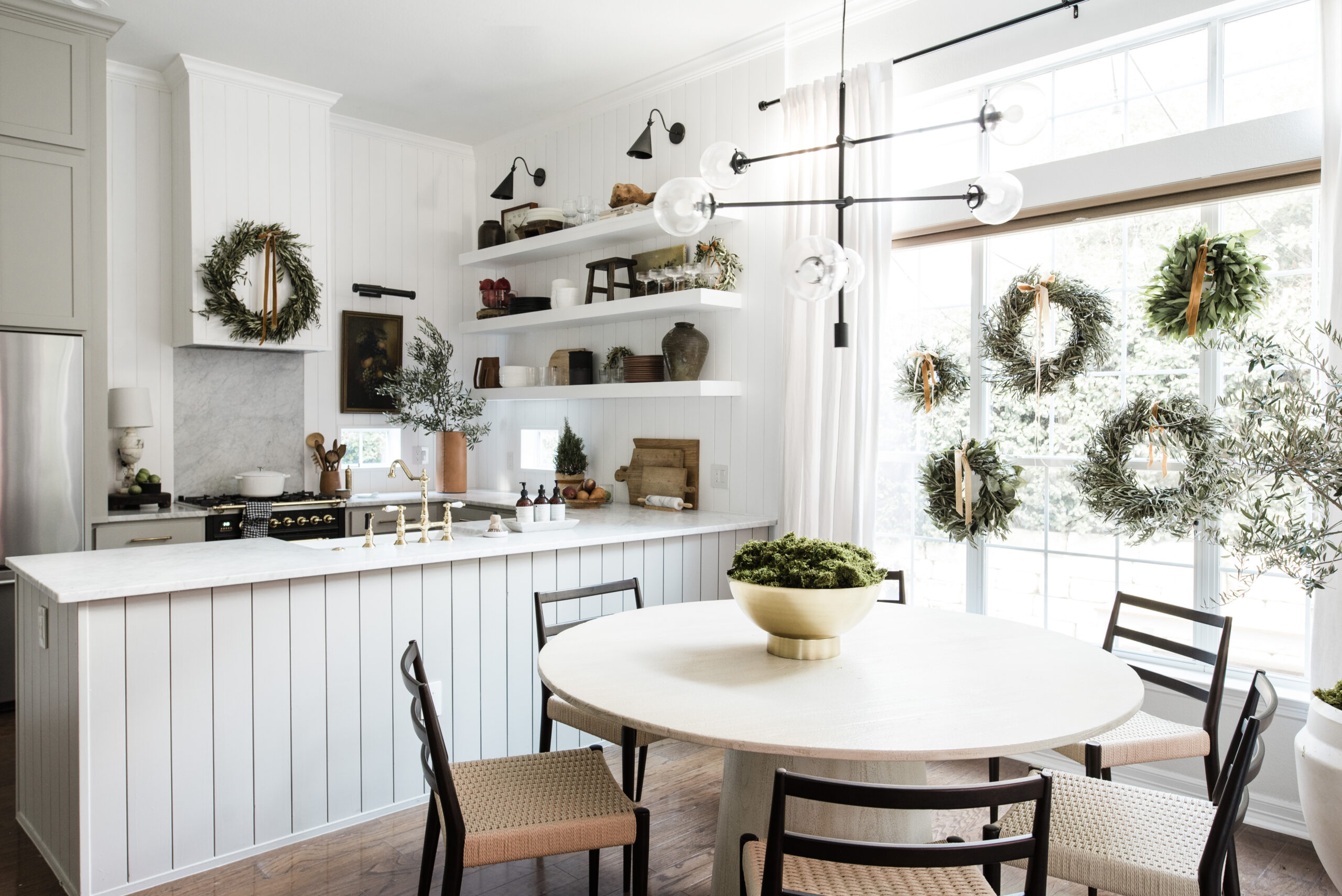 holiday wreath styling ideas for the kitchen and dining room