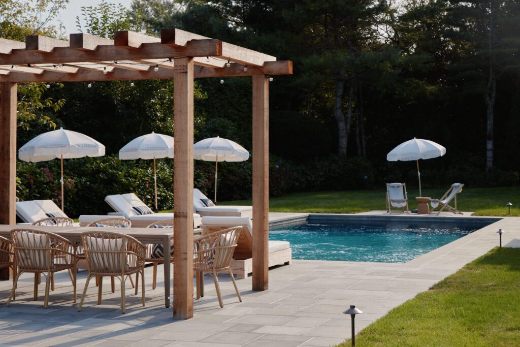 Outdoor Dining Area with Poolside