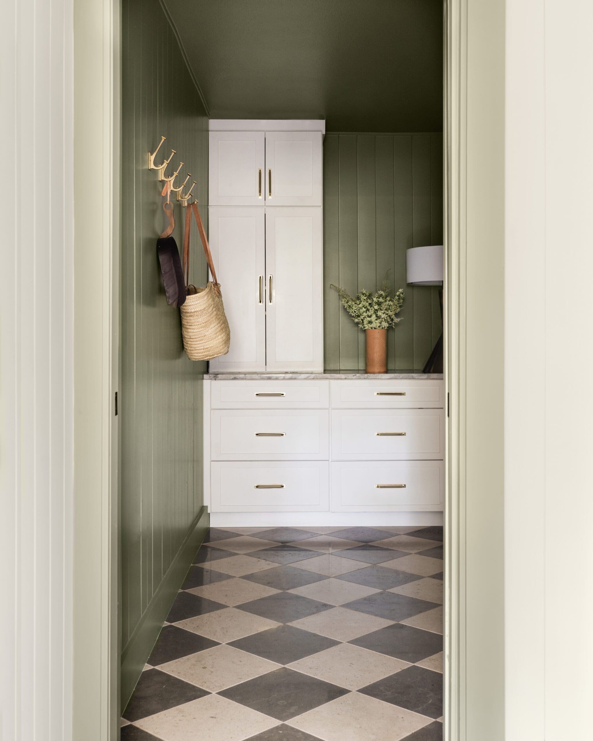 Why a Butler’s Pantry is the Most Coveted Feature of Modern Kitchen ...