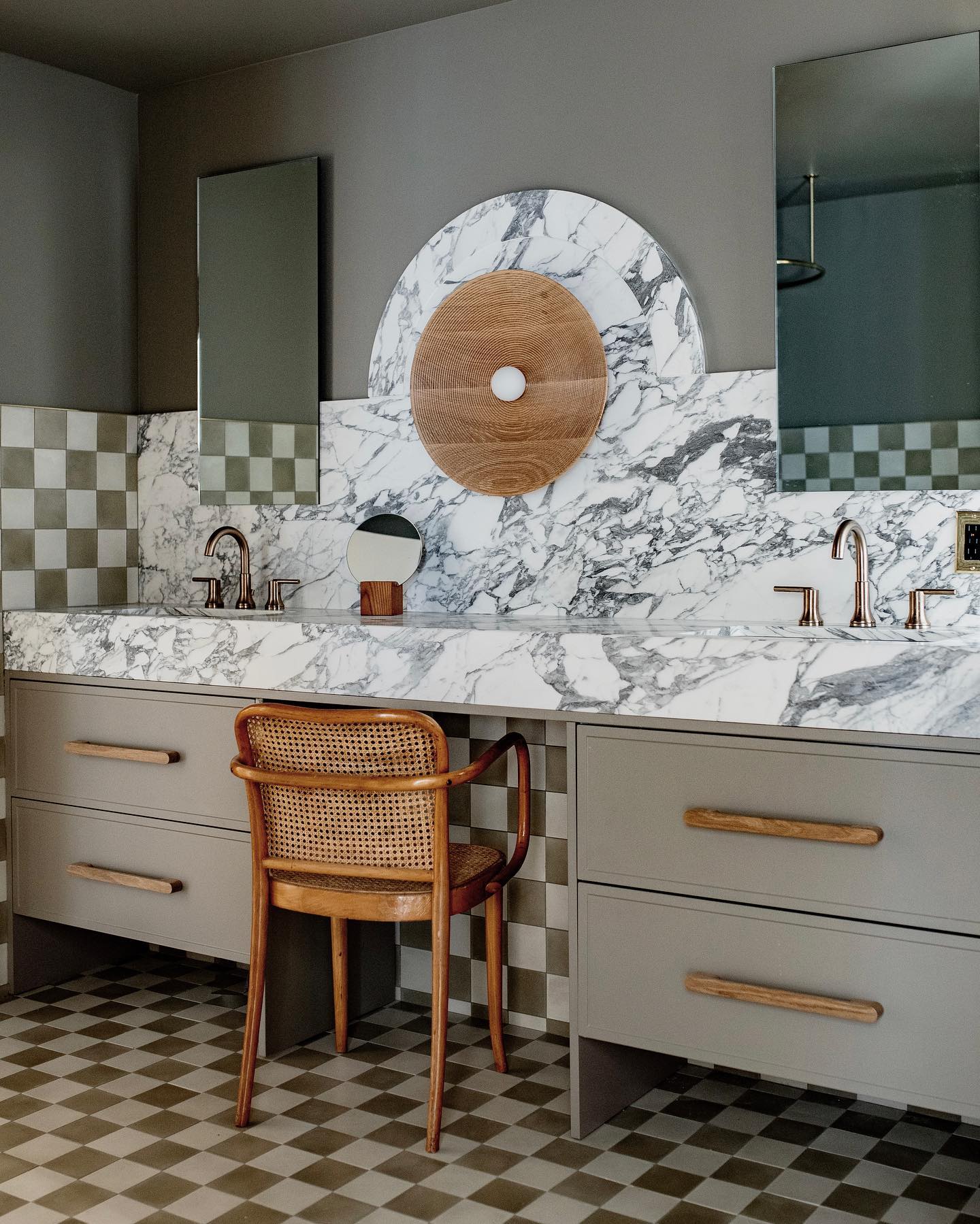 Checkerboard tile flooring in the bathroom