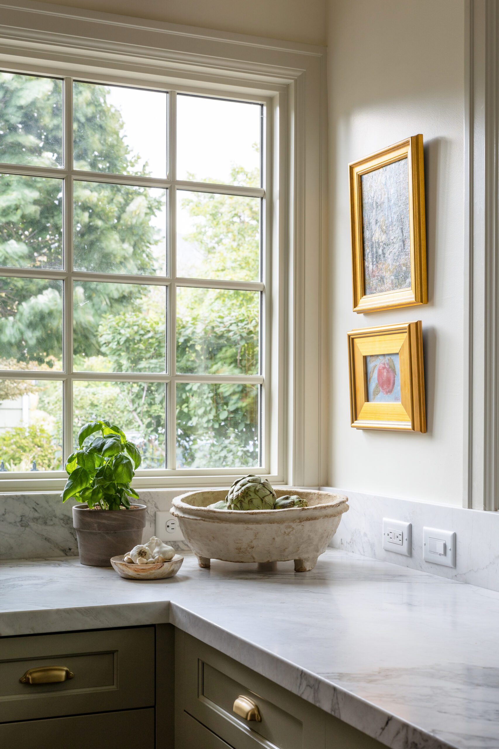 Kitchen Counter Corner Fruit Bowl