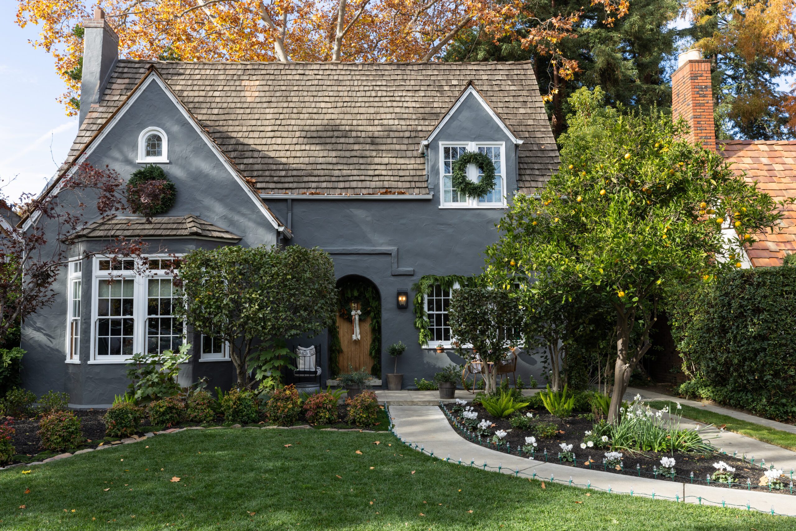 Full House Front View