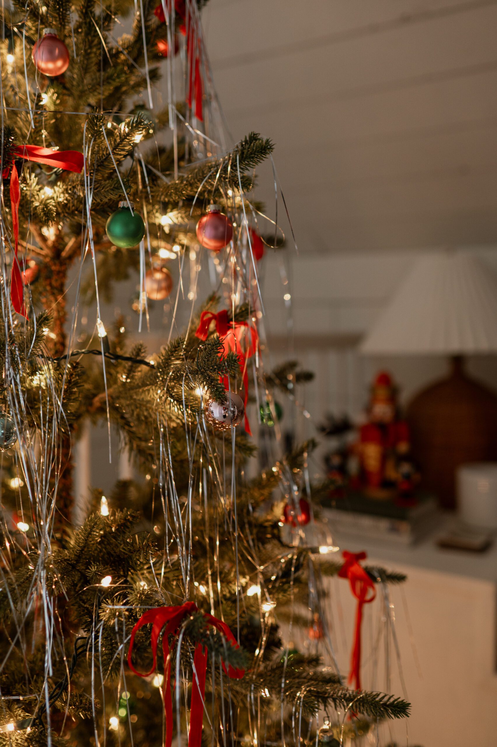 Ribboned Christmas Tree Details