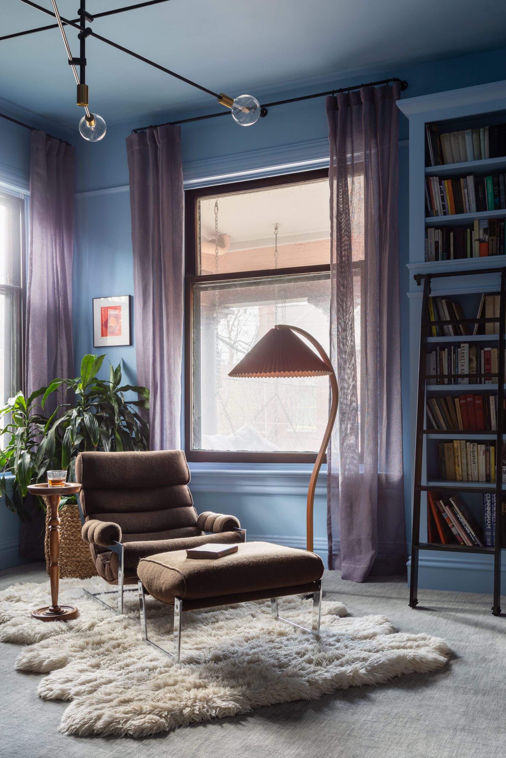 Recliners with a Wavy Standing Lamp