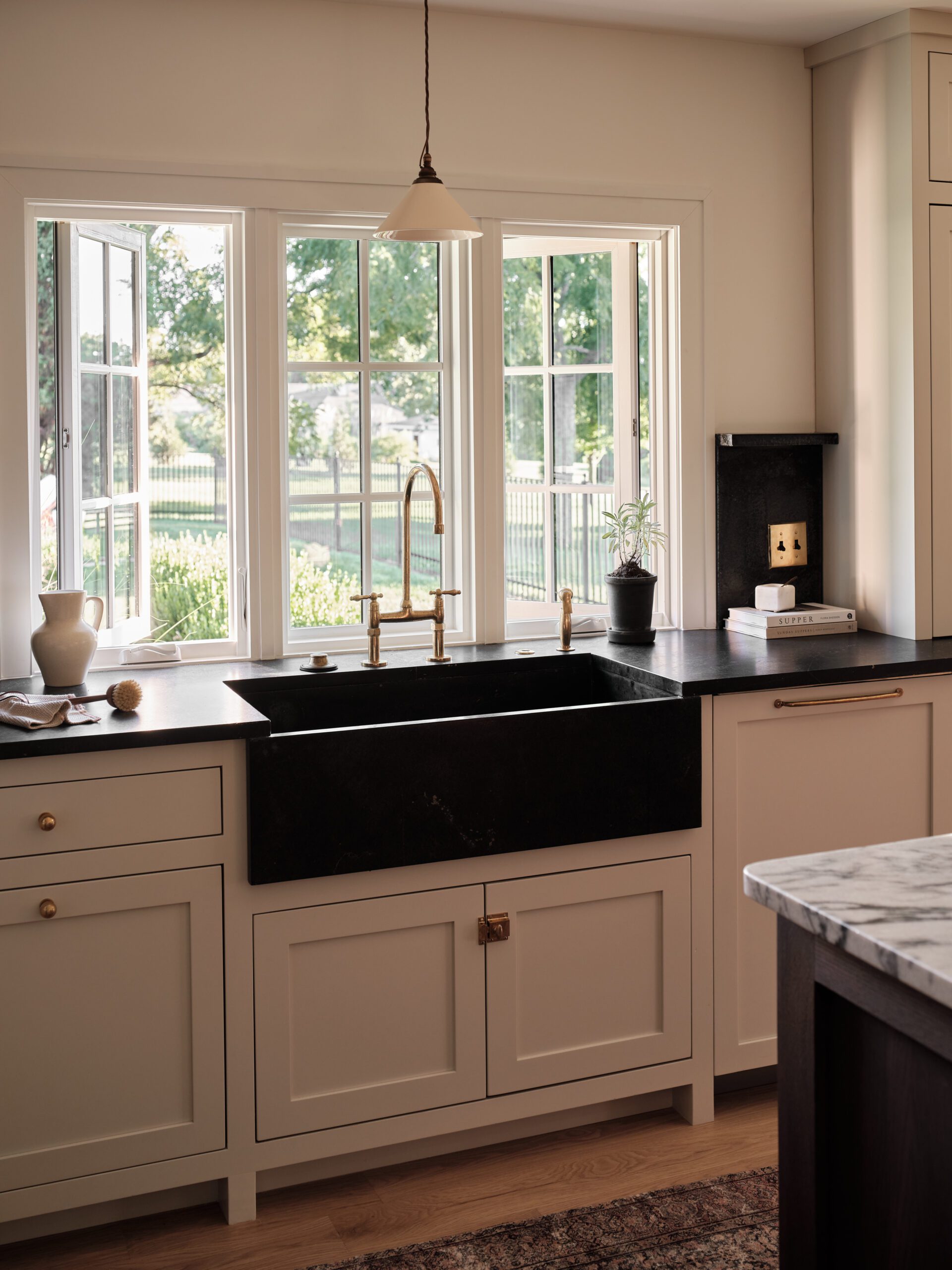 Black Farmhouse Sink