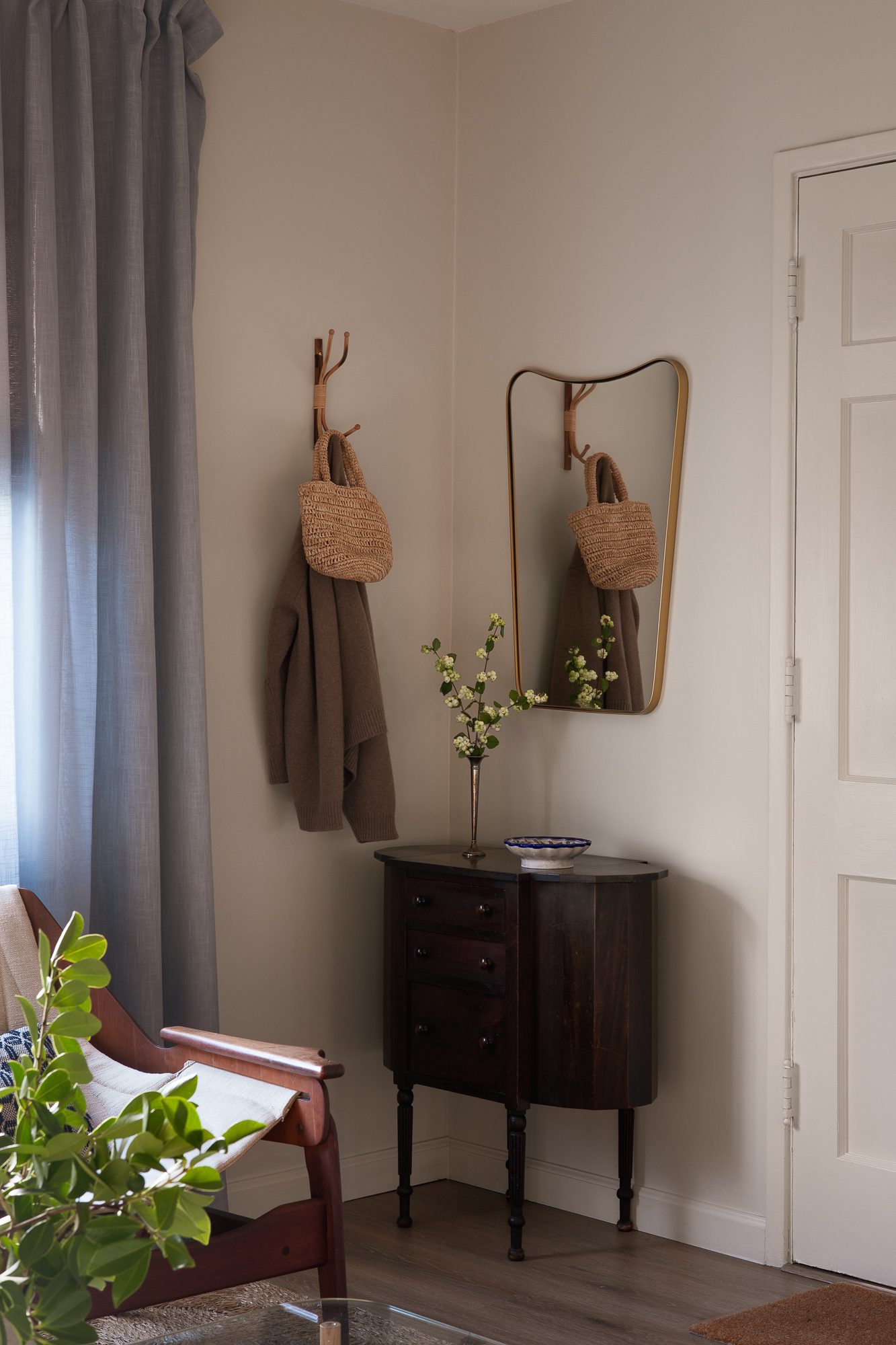 Entryway Table Detailing