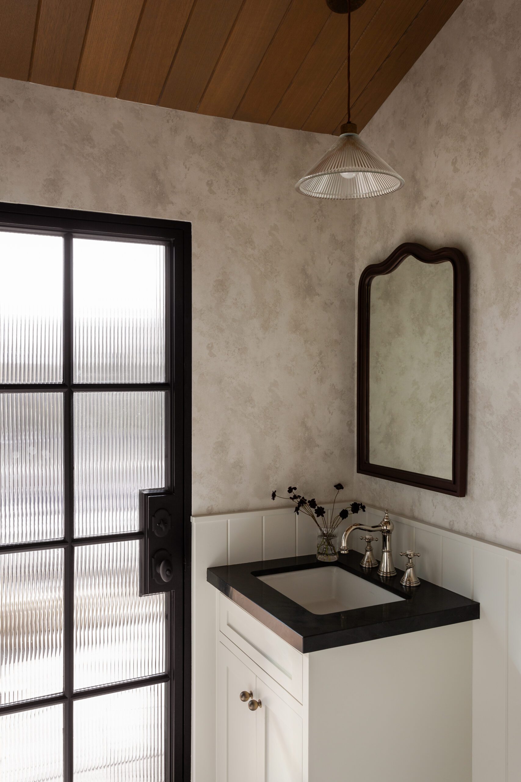 Limewash bathroom walls