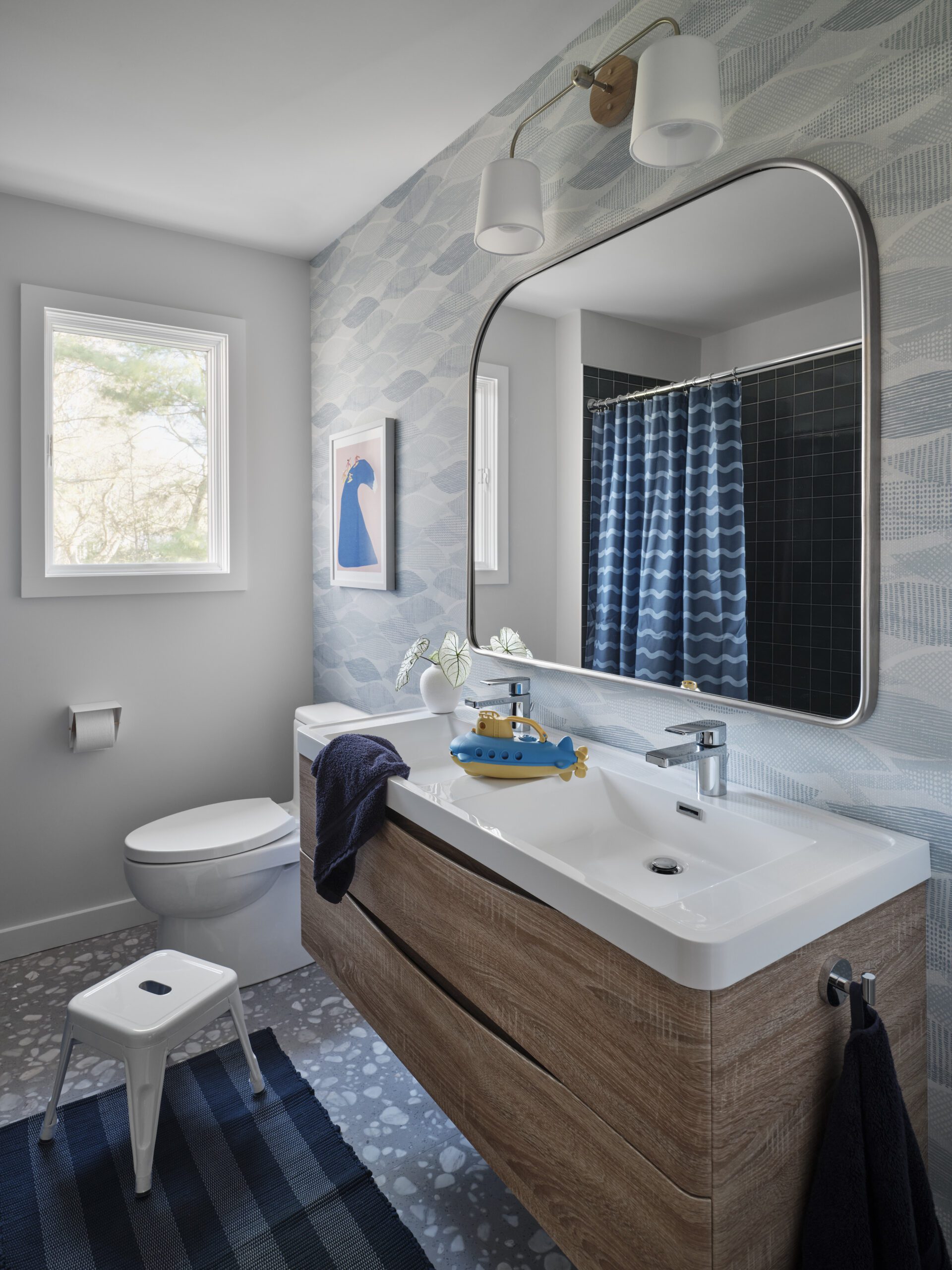 Bathroom with wallpaper