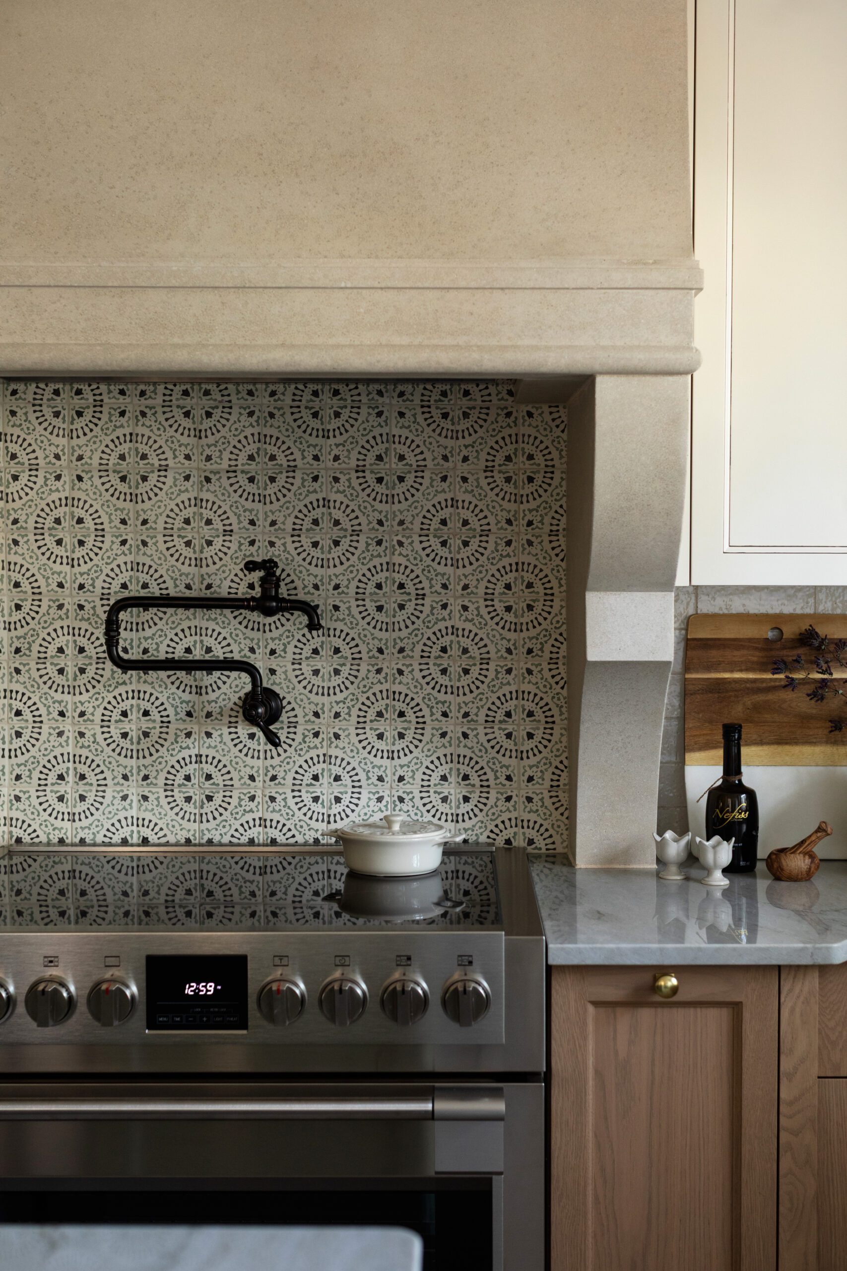 Range hood and backsplash details
