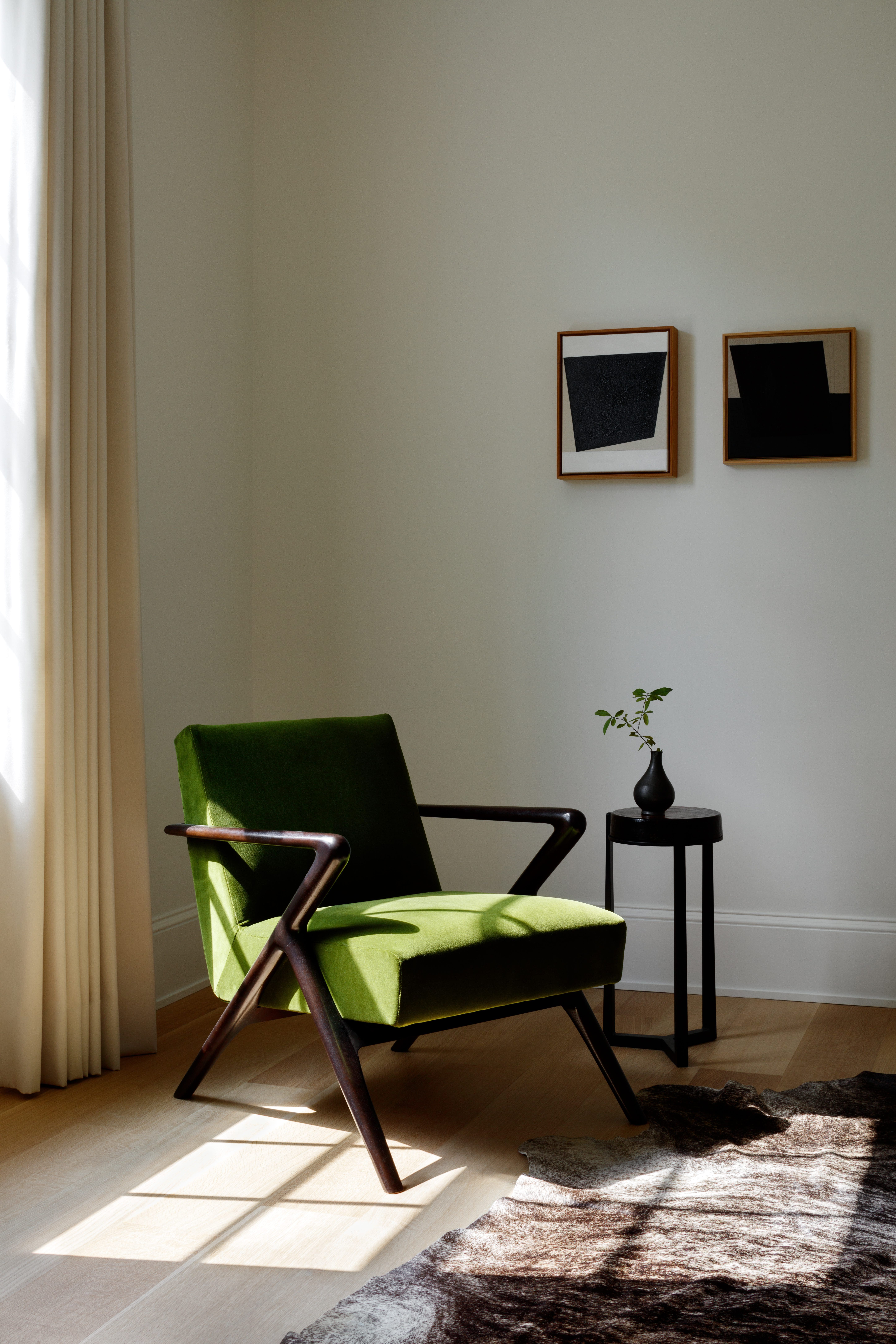 Green accent chair modern design