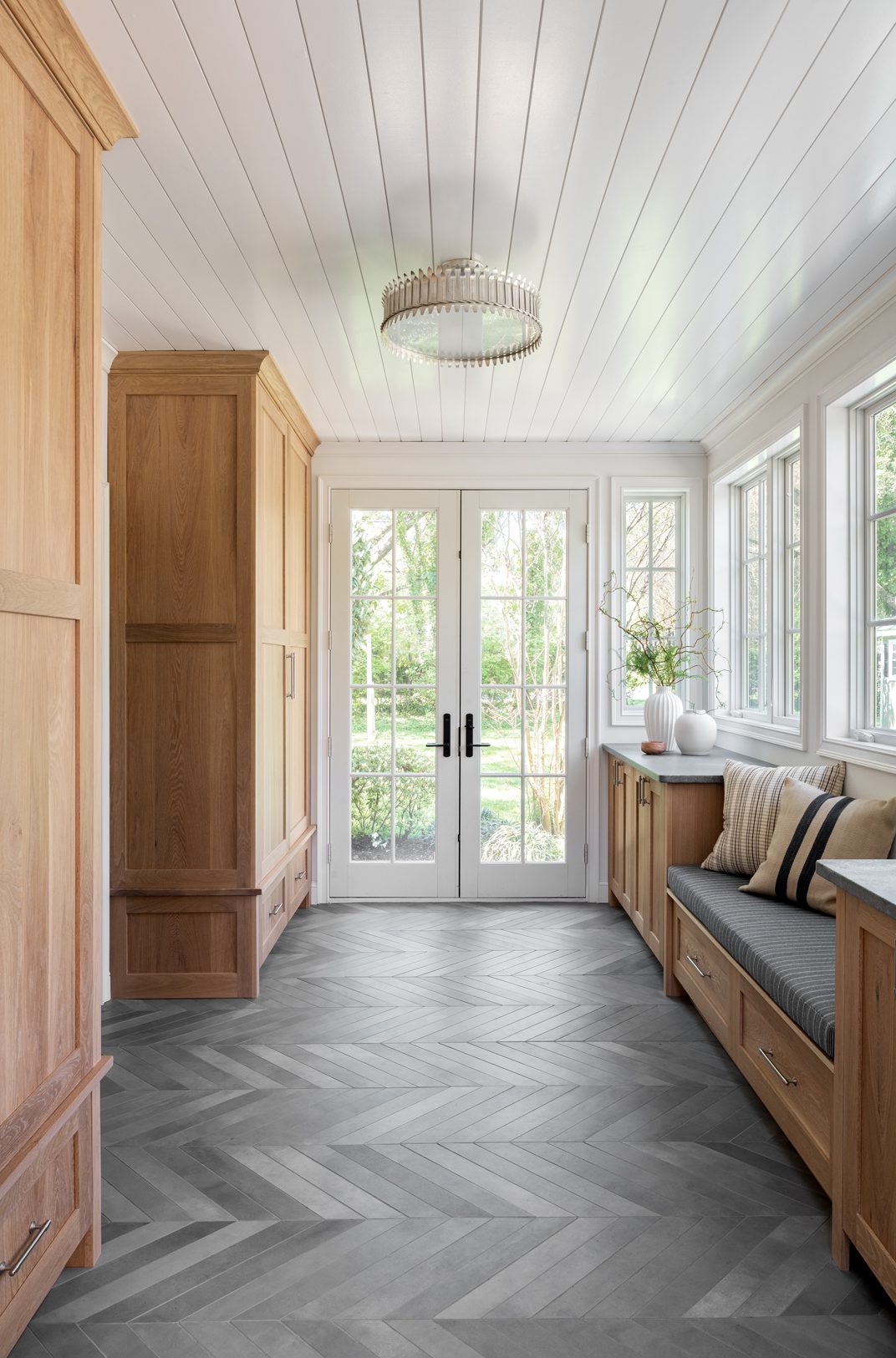 Modern mudroom renovation