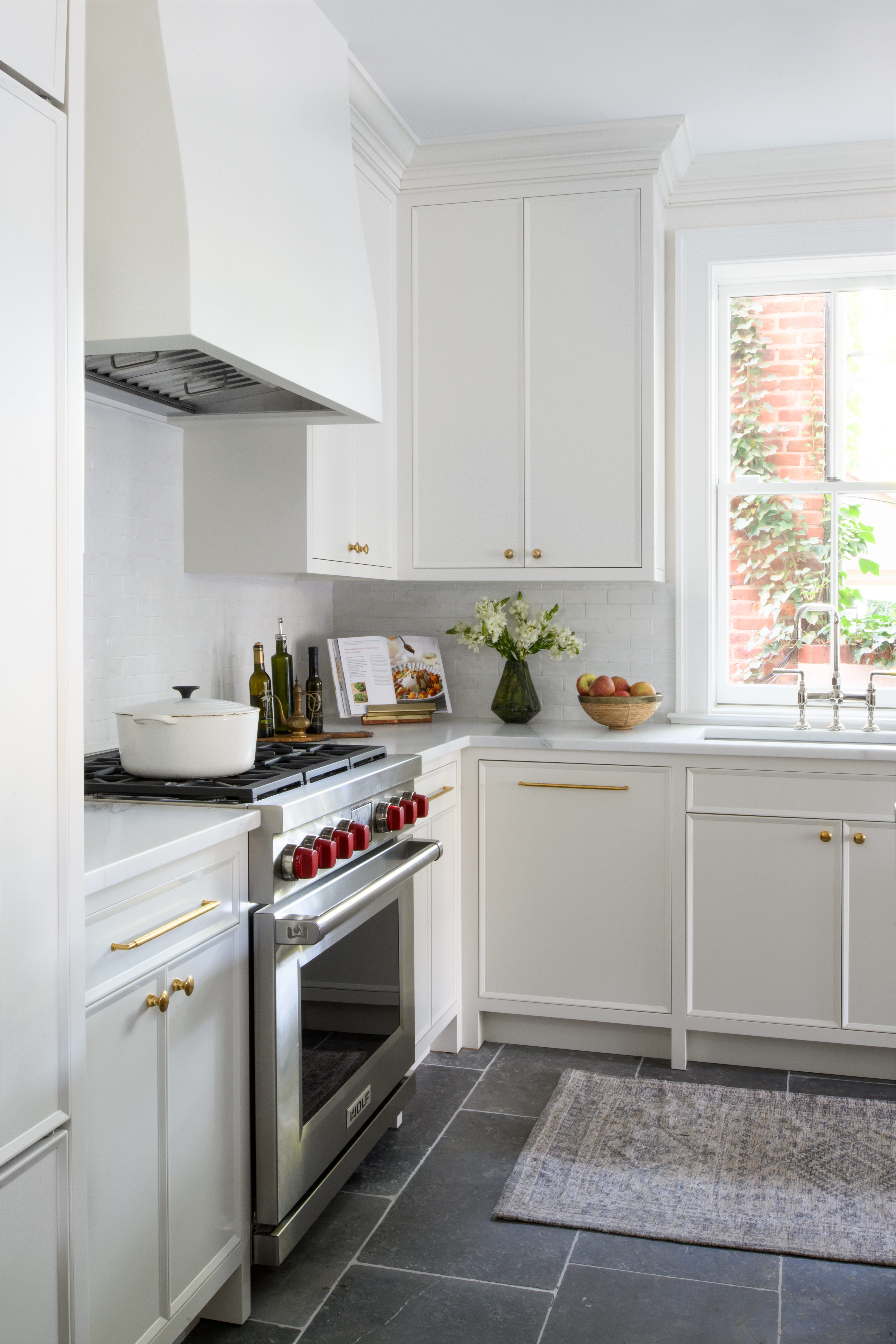 Clean kitchen design