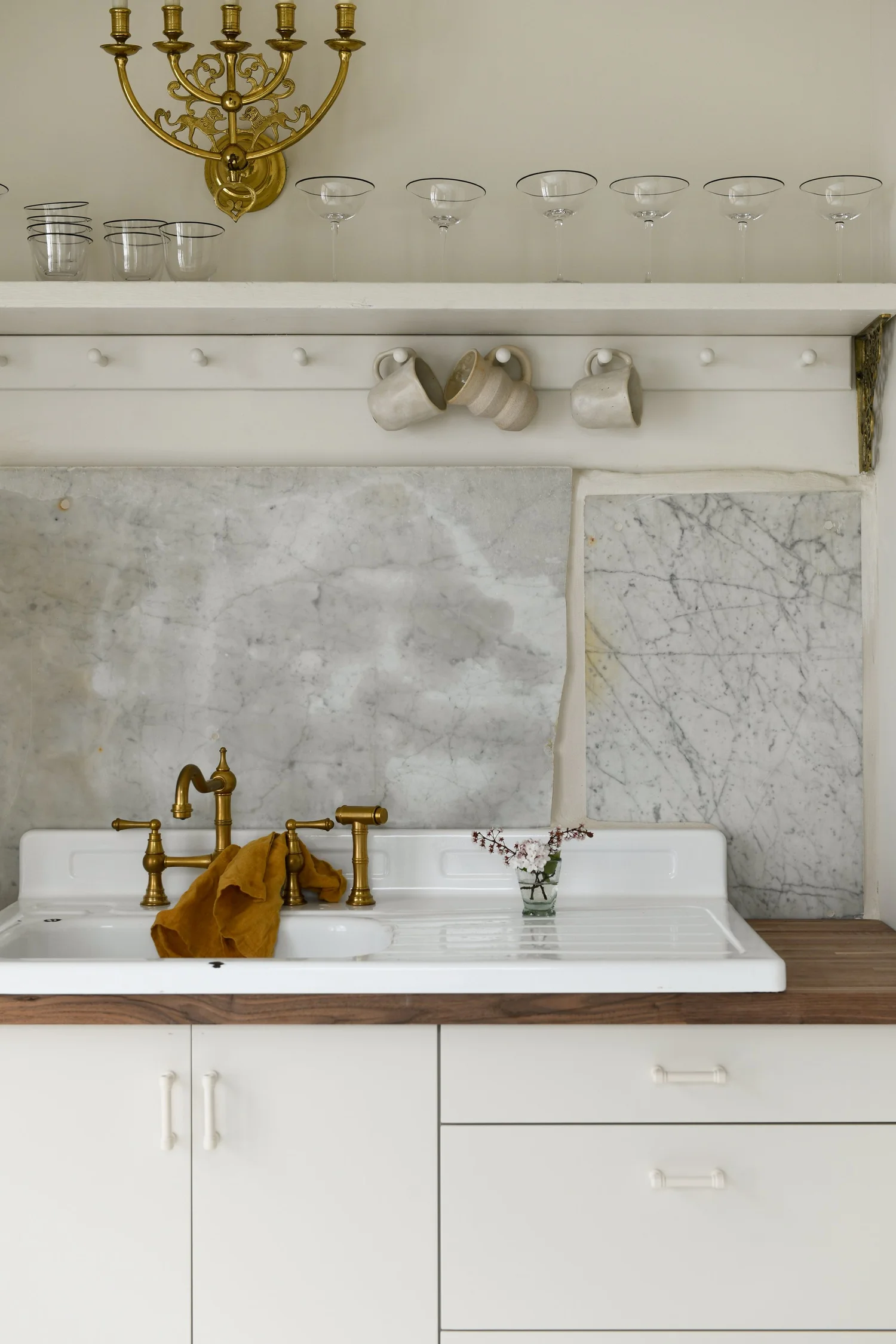 White kitchen marble backsplash One Weird Thing