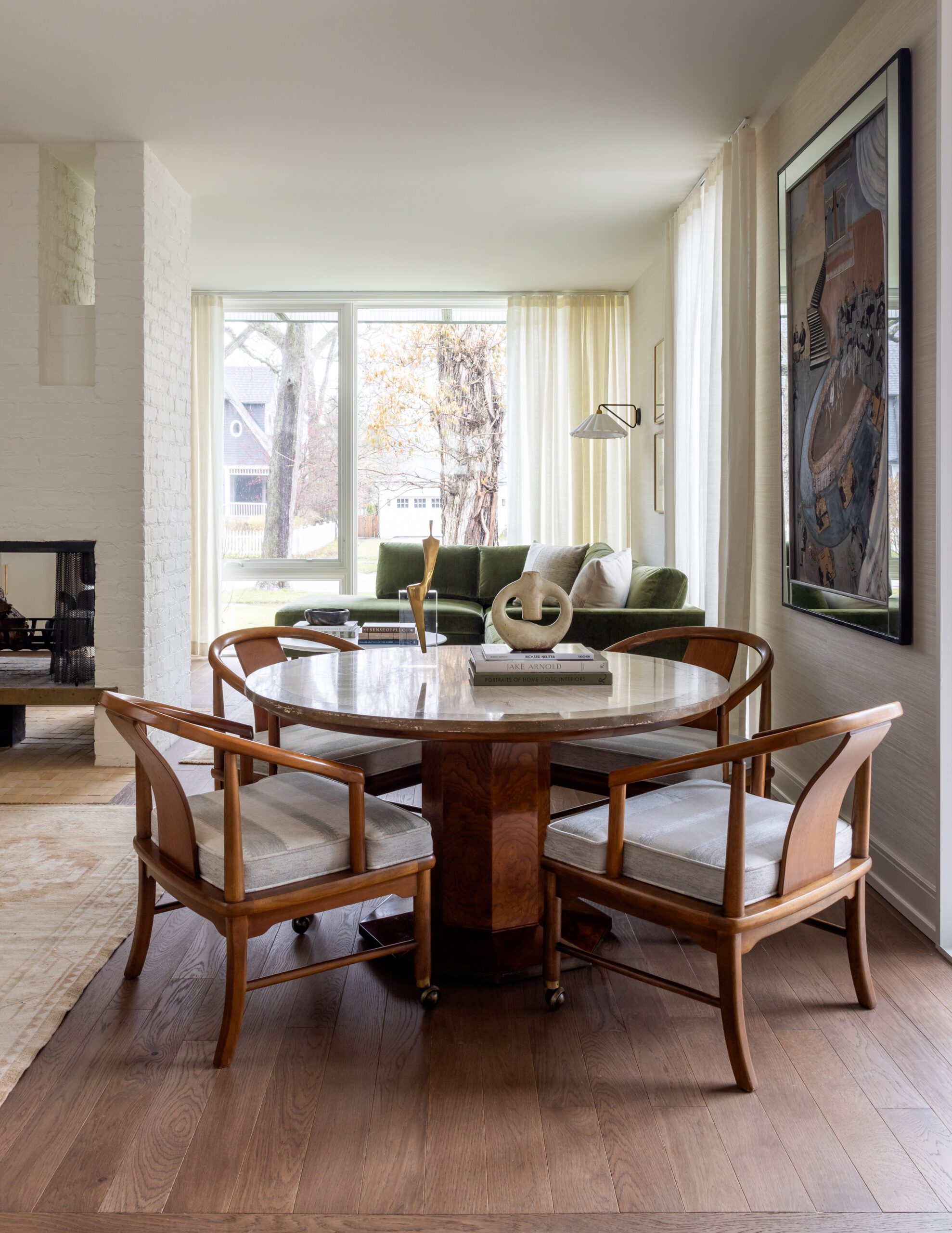 Mid-century modern dining room design