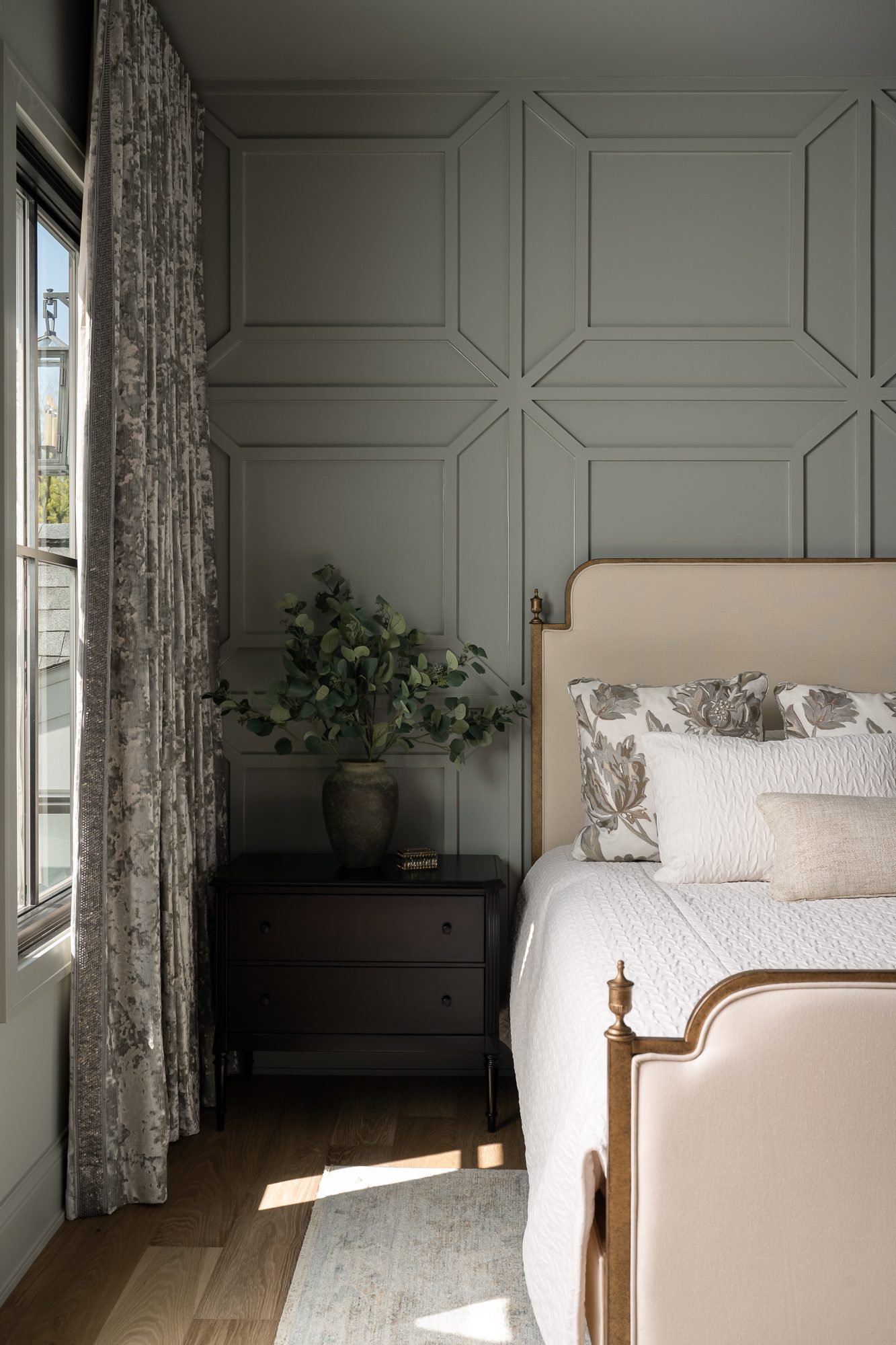 Calm bedroom design sage walls