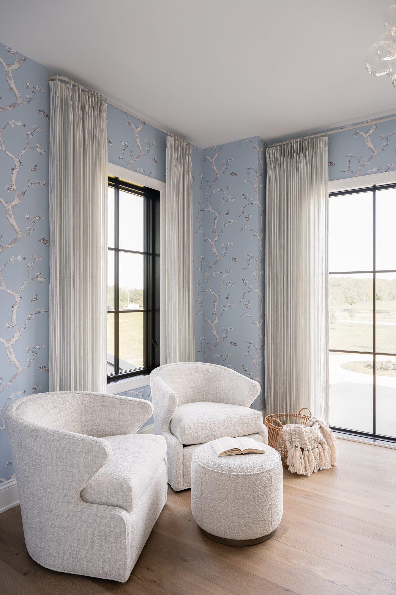 Modern traditional children's room design