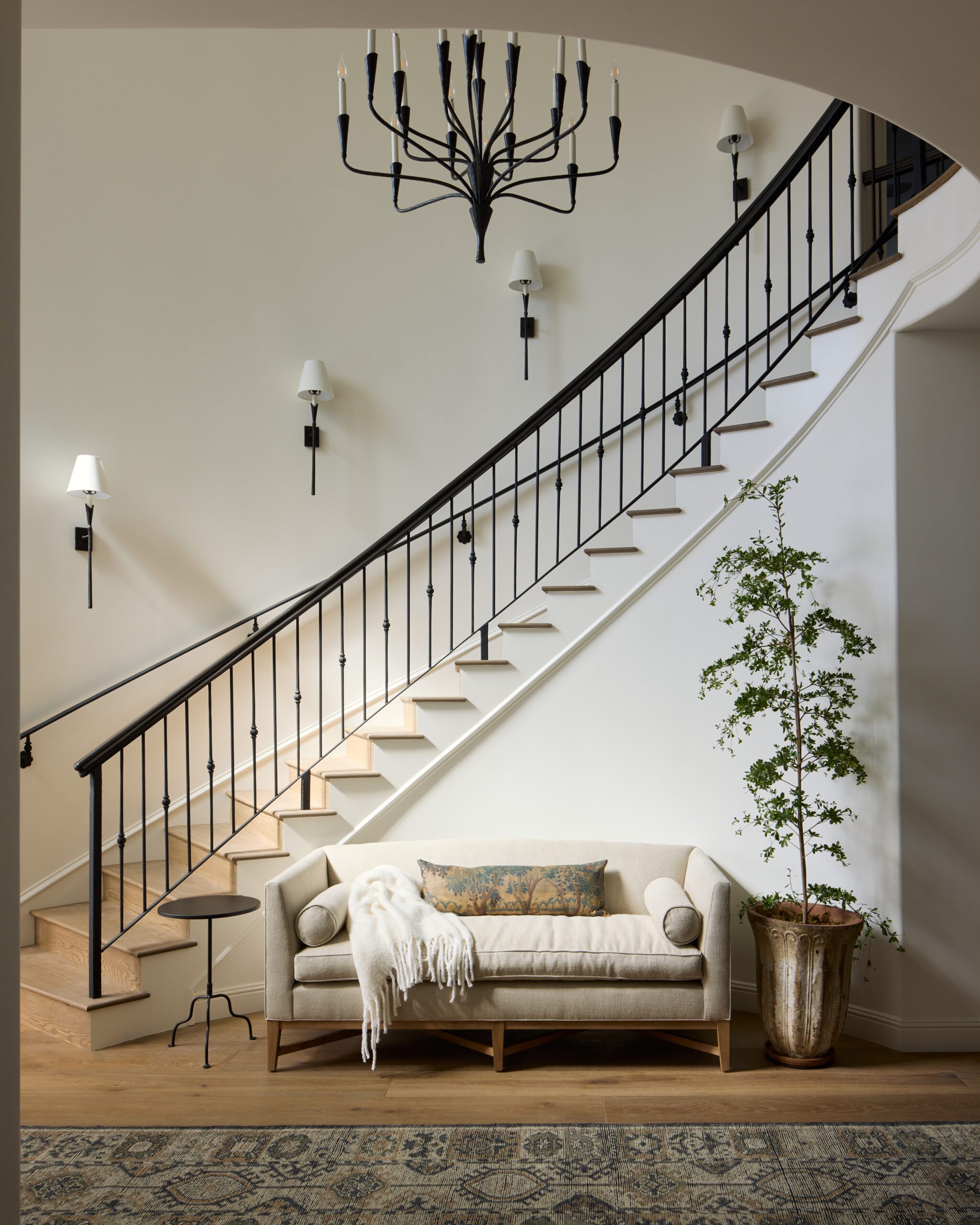 Mediterranean entryway design