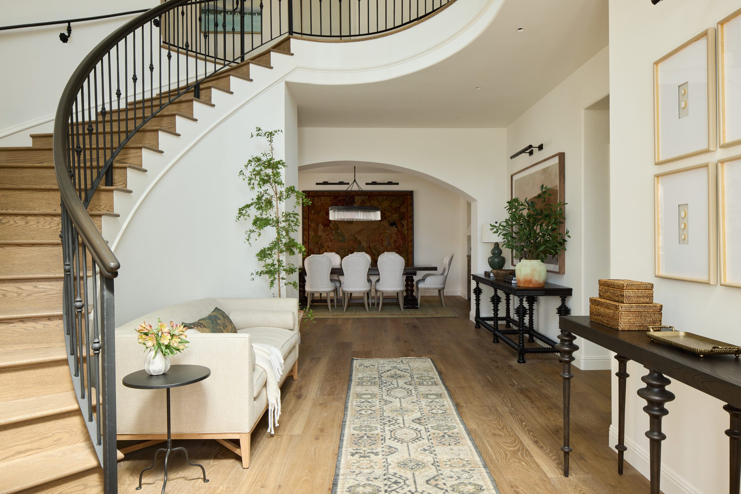 Mediterranean entryway design