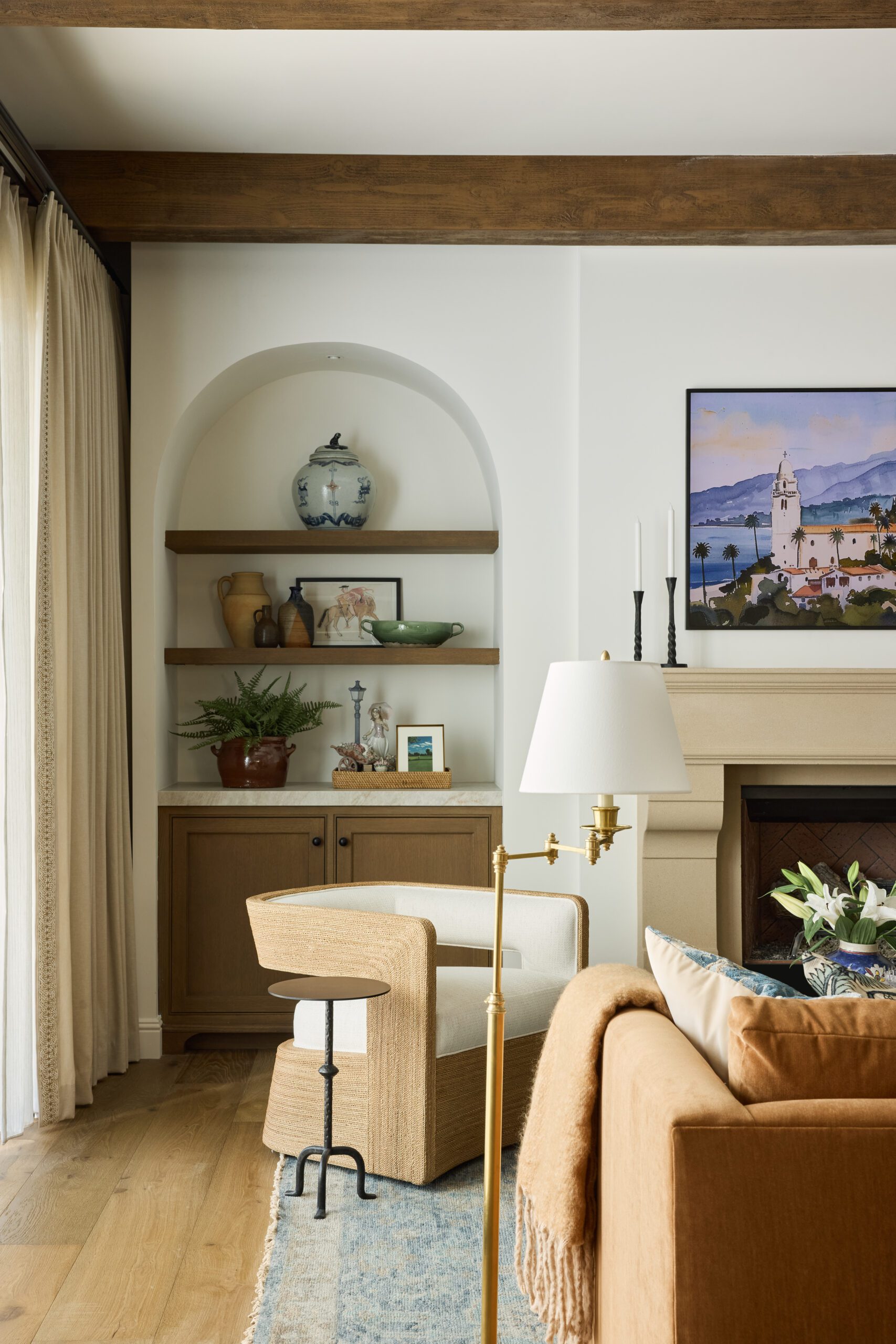 Mediterranean living room design