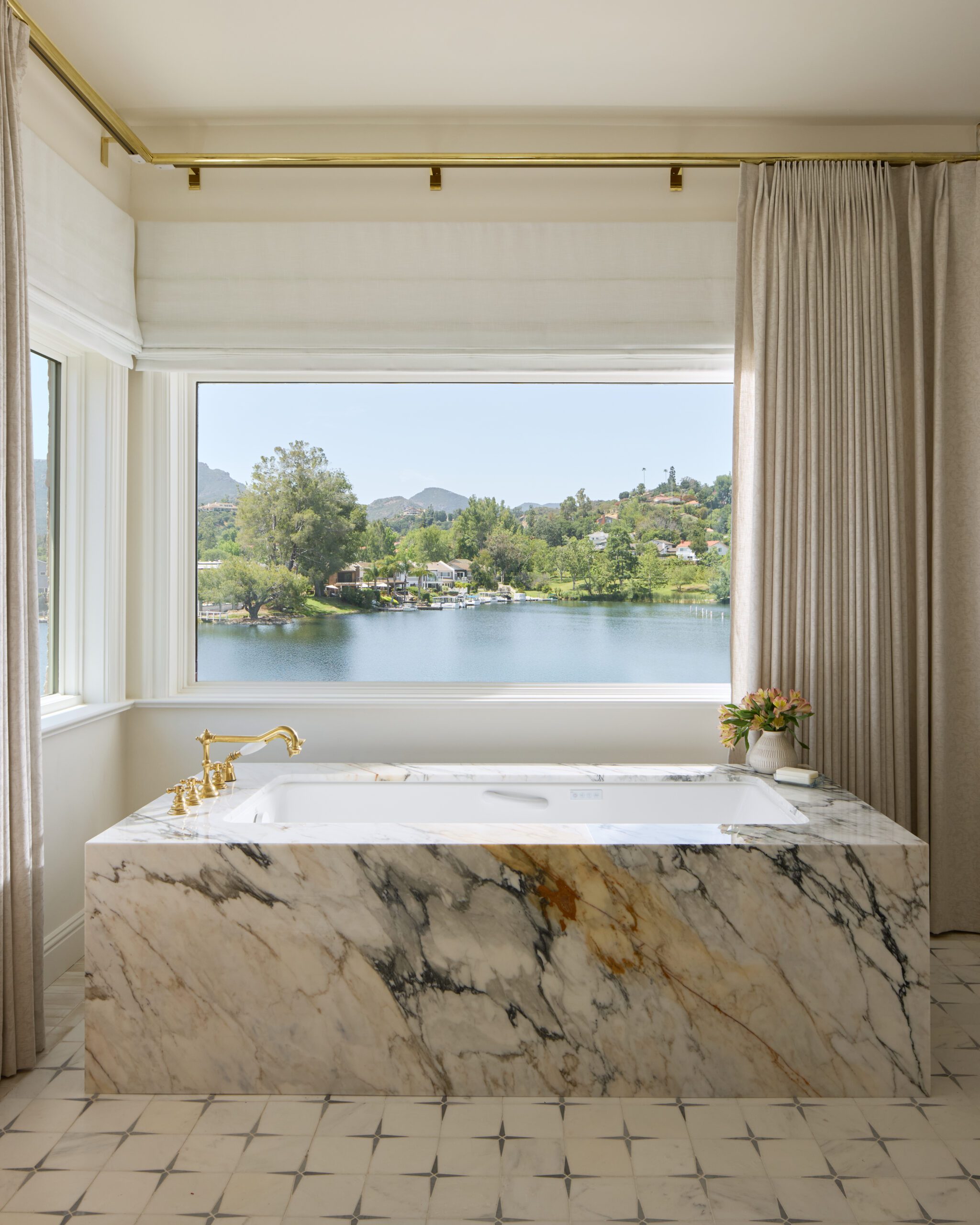 Marble bathtub bathroom inspiration