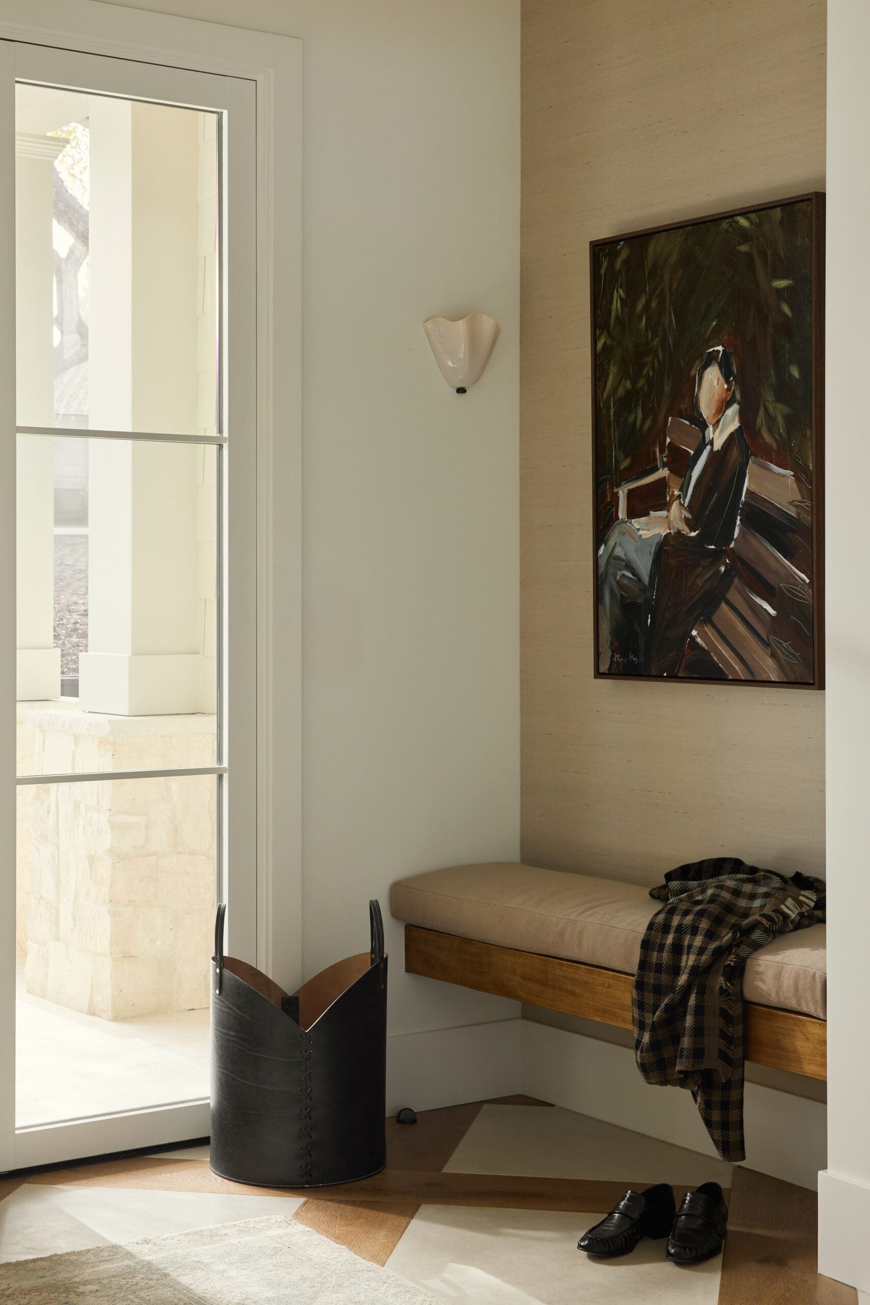 Entryway seating bench